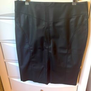 Black express skirt